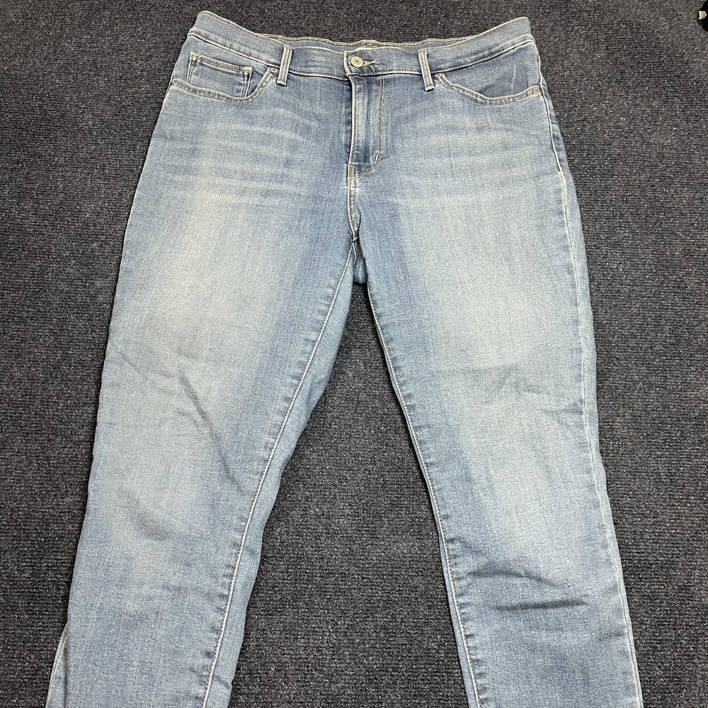Levi's Jeans Womens 32 Light Wash Blue Slimming Skinny Stretch Denim Casual